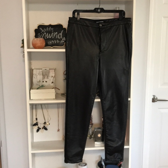 ASHLEY MASON High Rise Faux Leather Skinny Pants - Picture 3 of 10